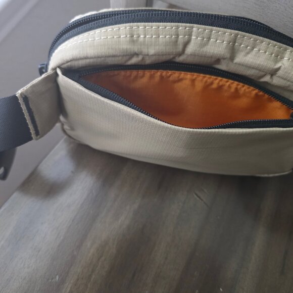 Tomtoc 1.5L X-Pac Sling Bag - Picture 7 of 11